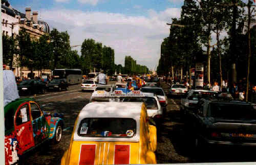 Biggest 2cv-traffic jam ever in Paris