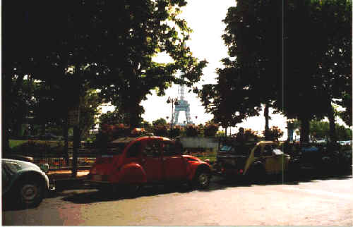 Tired but satisfied in the shade of the Tour Eiffel