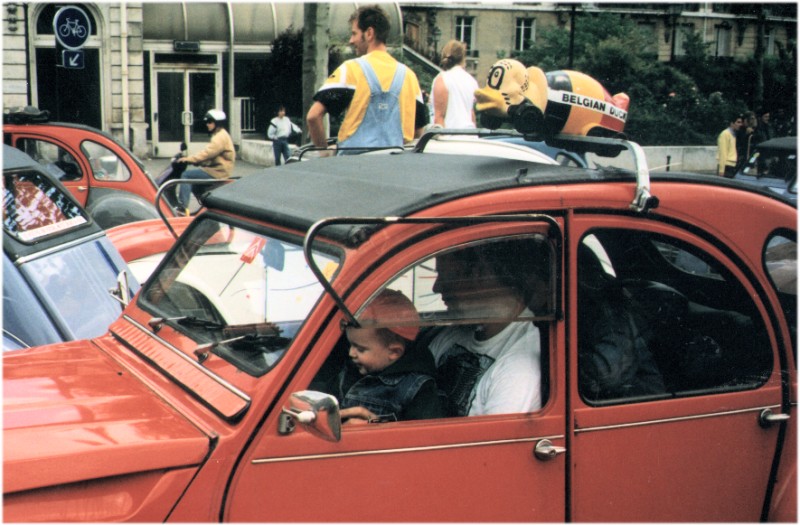 Jeroen, with on his lap, my youngest son Gilles. (Paris 1998)